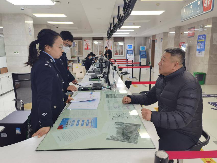 出实招 干实事 政务服务“心”升级.doc