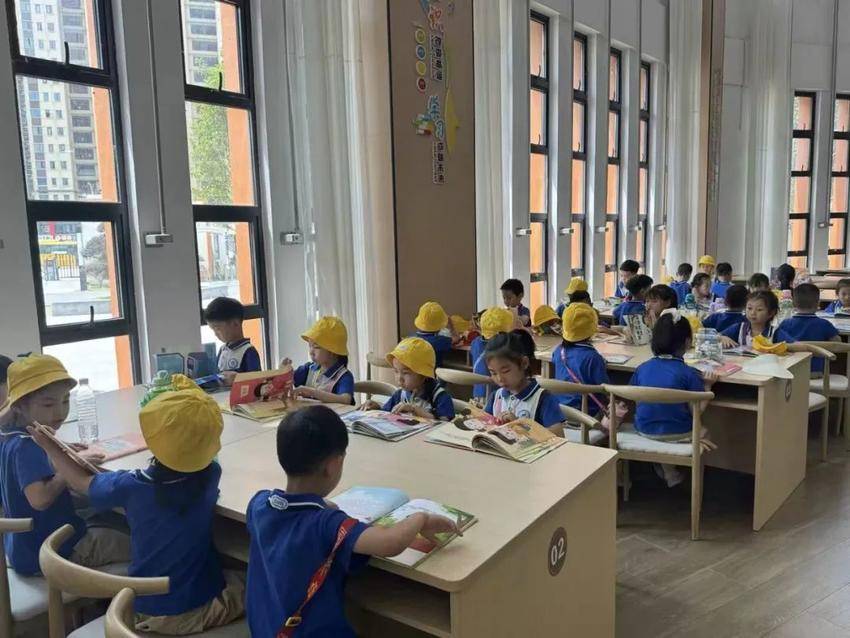 二幼要闻  小学初体验 衔接零距离——第二实验幼儿园“走进小学”活动.docx