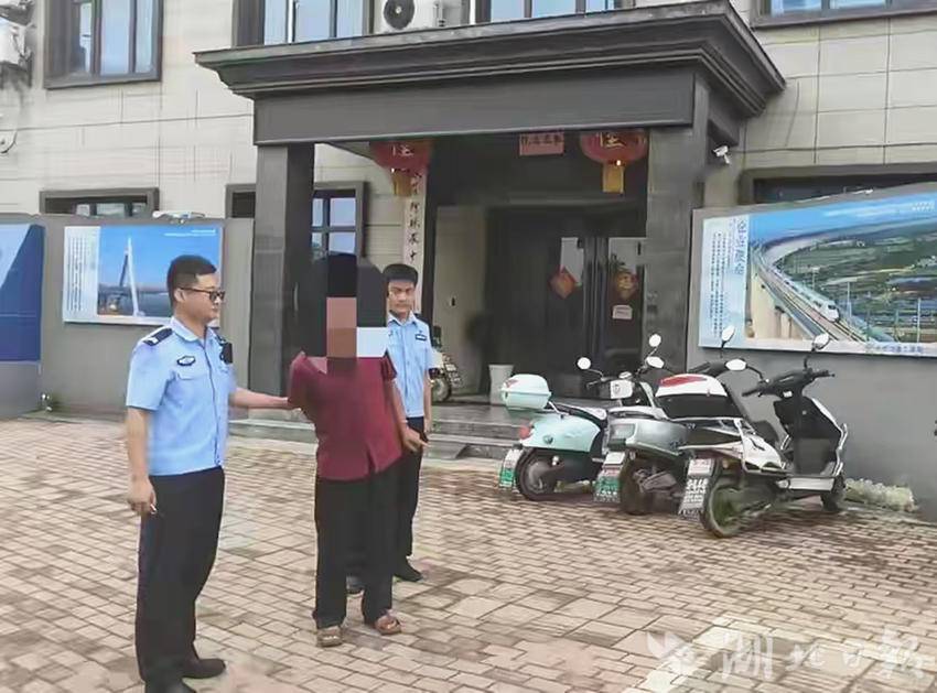 盗窃嫌疑人指认现场