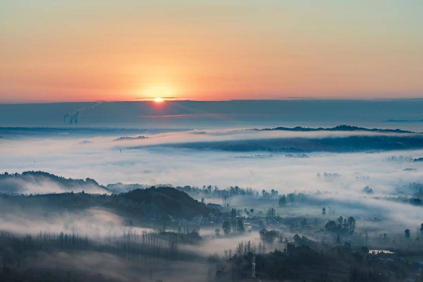 湖北南漳：冉冉晨雾重 晖晖冬日微.docx