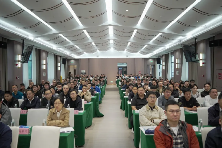 全省住建领域安全管理（监督）人员工伤预防能力提升培训在宜昌举办.doc