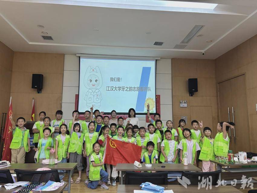 口腔健康科普进社区，青少年争当“护牙小达人”.docx