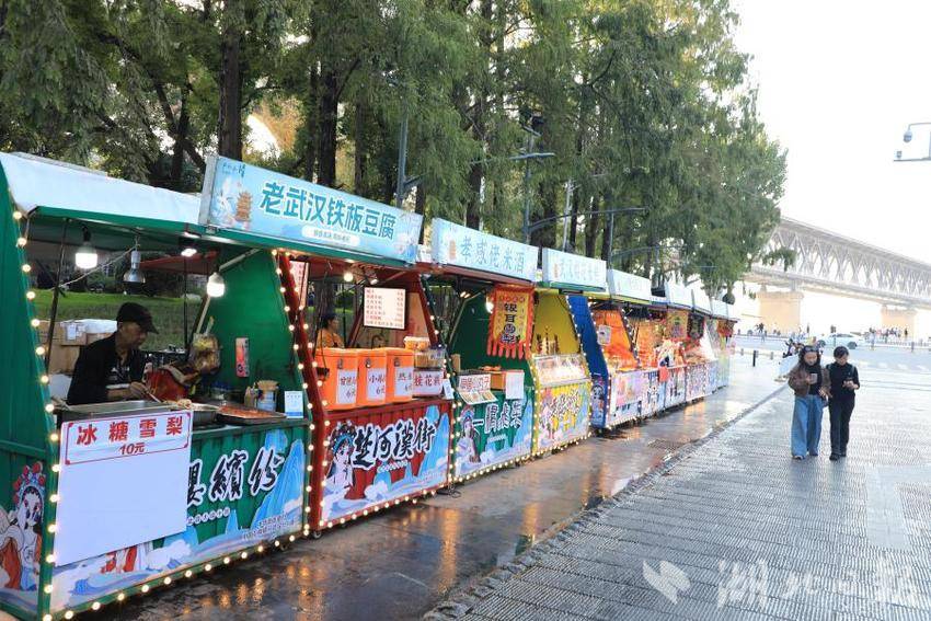 11.14党建引领“巷”心力多元共治焕新生武昌区户部巷“1245治理体系”让百年老街焕发新生(1).docx