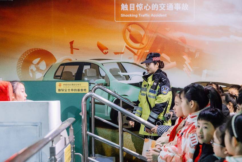20250213科技感满满：“丽斯交通课堂”科技馆里话安全（配图）.docx