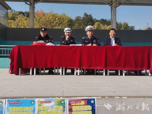 广水交警进校园开展“122”交通安全宣传