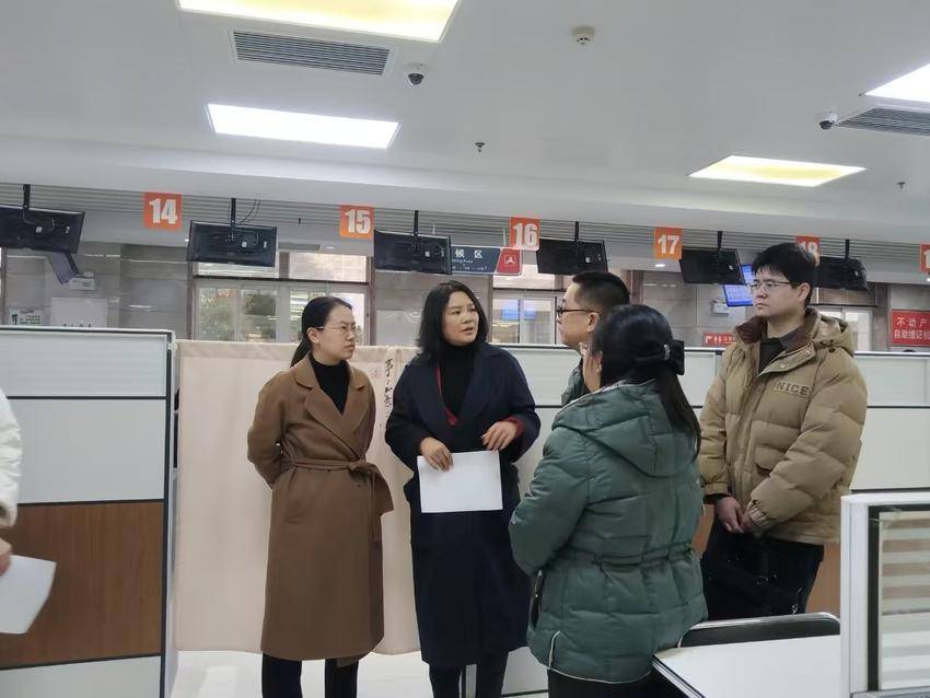 出实招 干实事 政务服务“心”升级.doc