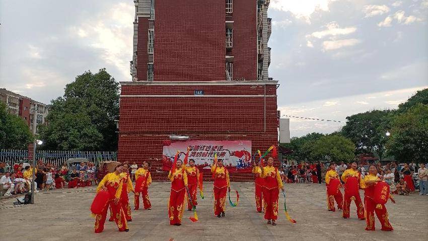 宜城市举行“唱响红色旋律 舞动时代脉搏”文艺汇演.docx