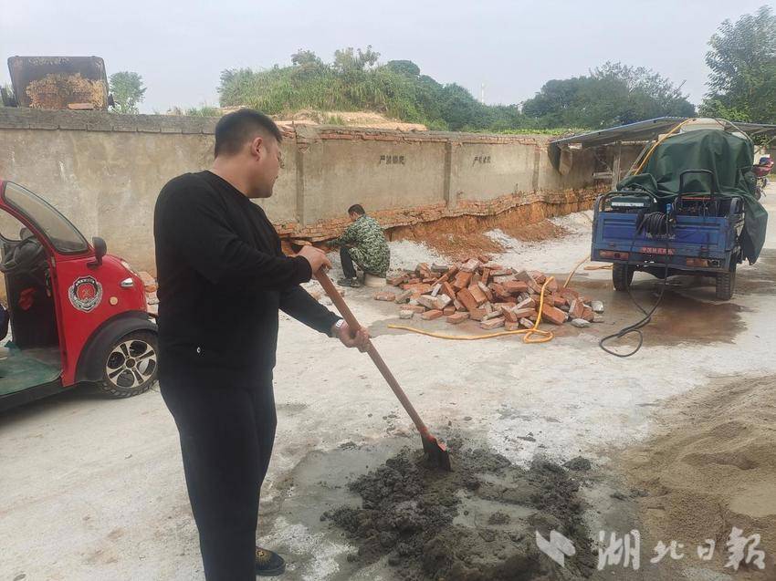 鱼岳镇小湖社区：多元共治聚合力，皇城华府焕新颜.docx