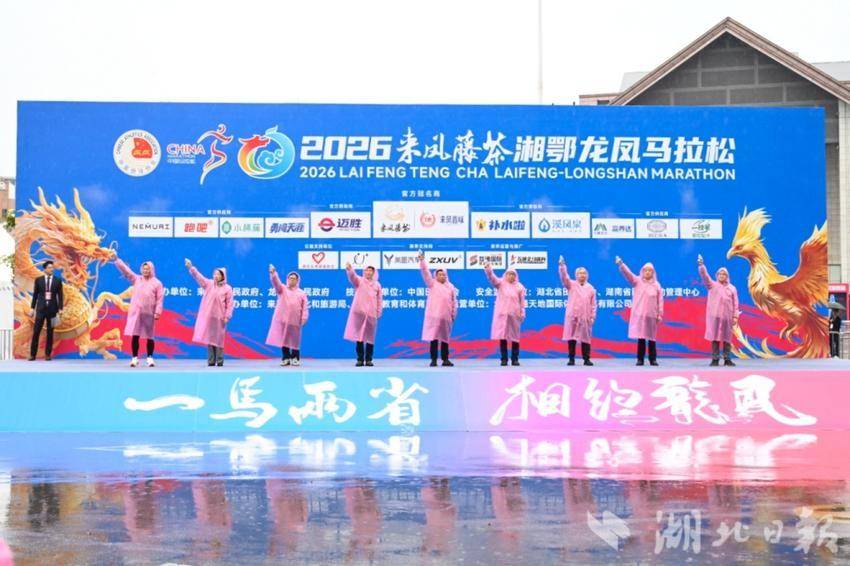 任云华 马拉松鸣枪_副本.jpg