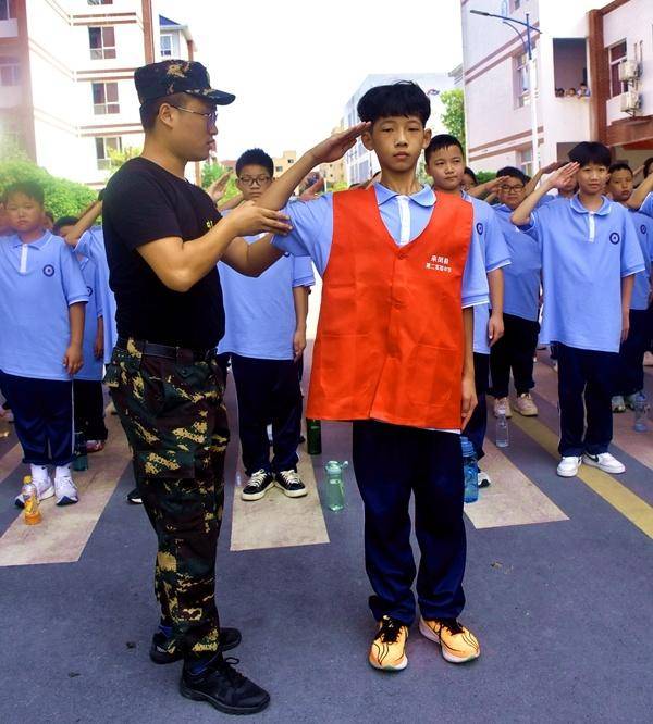 來鳳縣實驗中學校長_來鳳縣實驗中學2019運動會_來鳳縣實驗中學