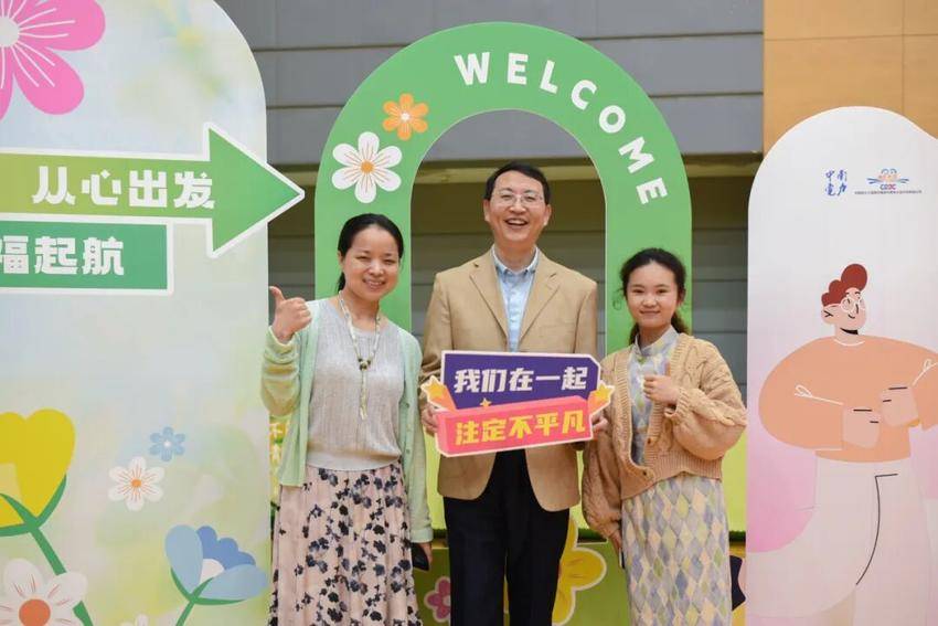 套萌鹅、做手工、抽卡牌...这场「夏日限定」游园，解锁「心」能量~(1).doc
