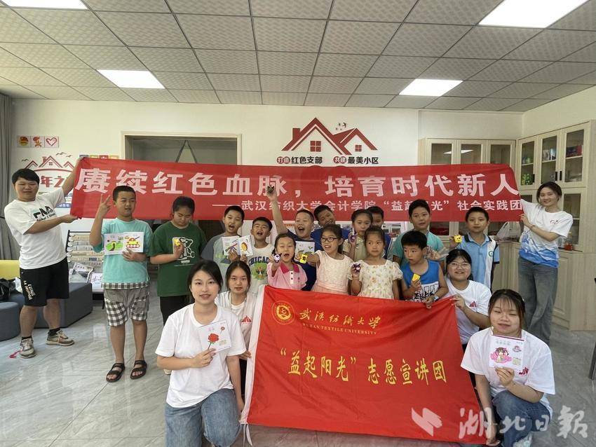 嘉鱼团县委组织大学生进社区开展社会实践(2)(1).docx 嘉鱼团县委组织大学生进社区开展社会实践(2)(1).docx