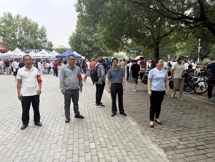 东风街道开启“护考模式”，助力考生起航.docx