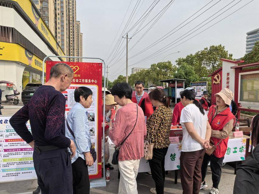 大冶市“爱卫同行.心康共融”精神健康倡导活动在罗家桥街道举行.docx