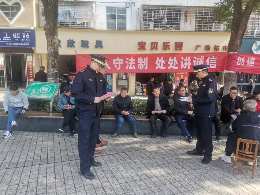 湖北荆门：“城管进社区”疏通城市治理“微循环”.doc