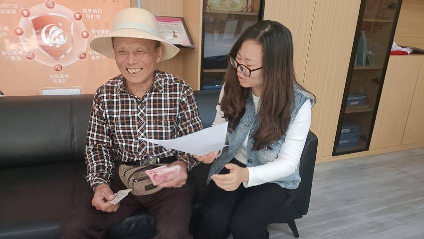 社区工作者暖心助力，外地老人就医问题迎刃而解.docx