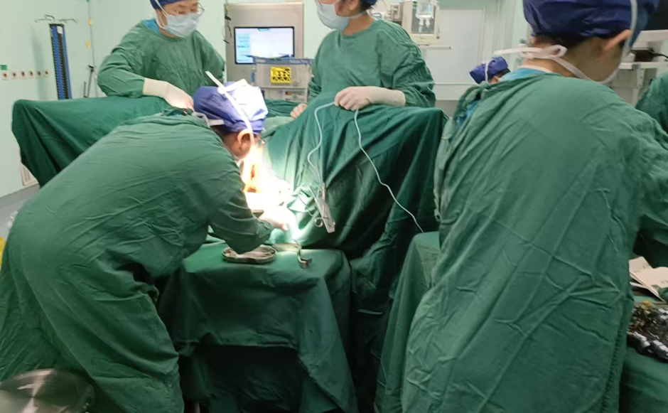 安陆市普爱医院妇科成功开展首例TVT.docx