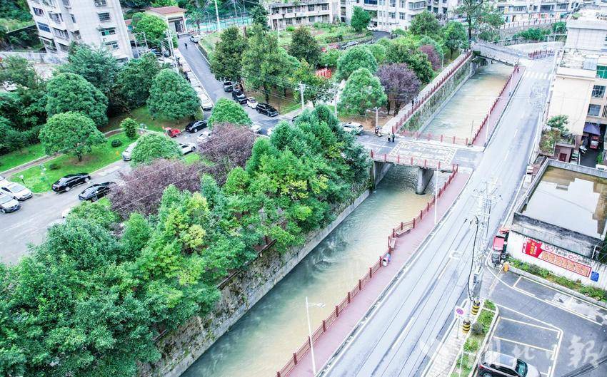 城市“边角料”蝶变幸福新空间（图文并茂版）.docx