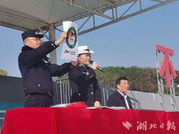 广水交警进校园开展“122”交通安全宣传