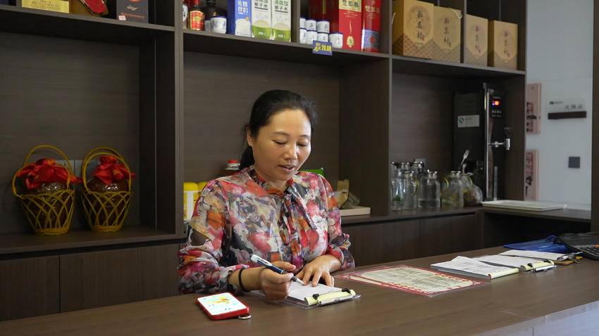 宜昌长阳：渔民上岸开民宿 清江畔转型新景.doc