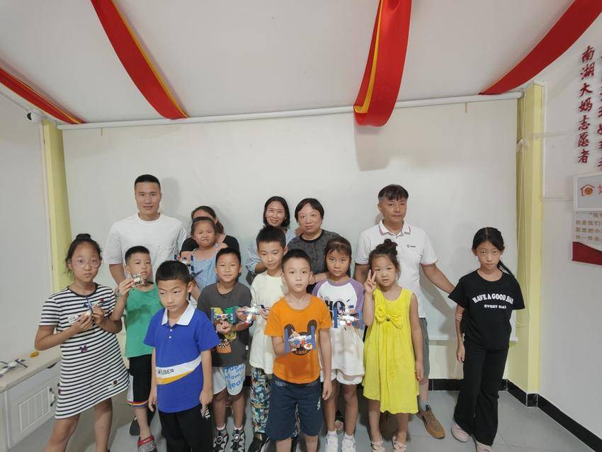 南湖街道都市桃源社区：手工制作“中国空间站”，探索宇宙无限可能 社区掀起航天低碳热潮！.docx