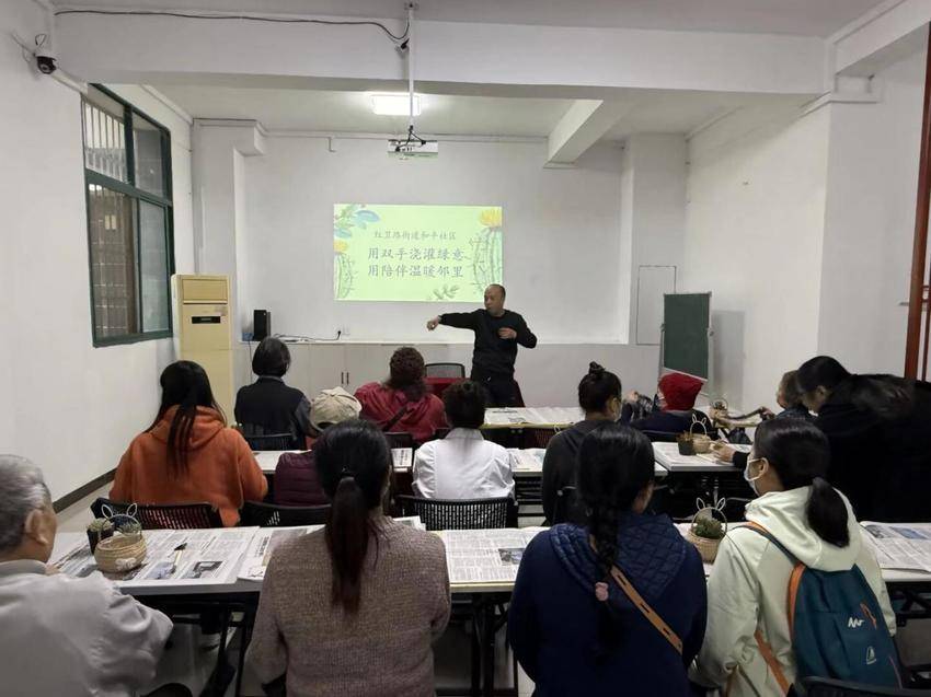 10.22和平社区开展绿色驿站系列活动信息.docx