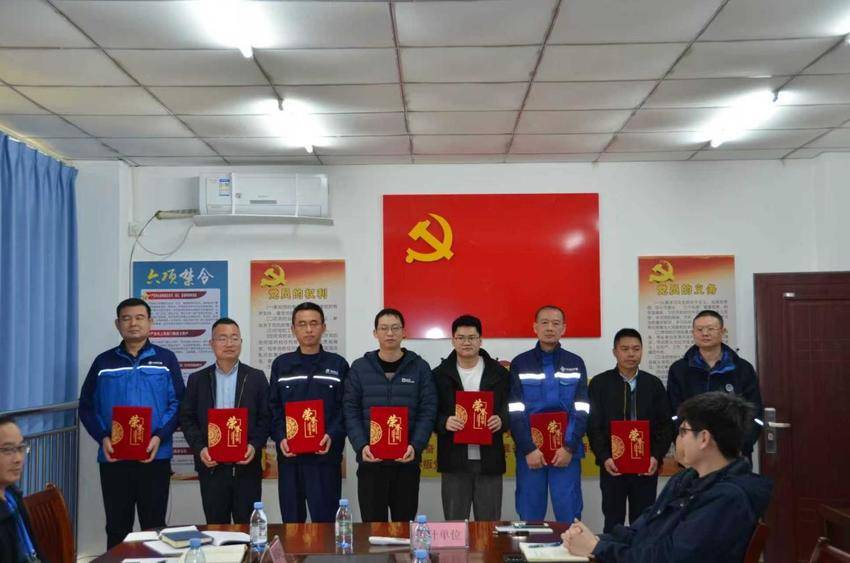 【一线传声】南贵航道项目荣获业主单位2025年度“施工攻坚优秀团队”荣誉及个人奖项.docx