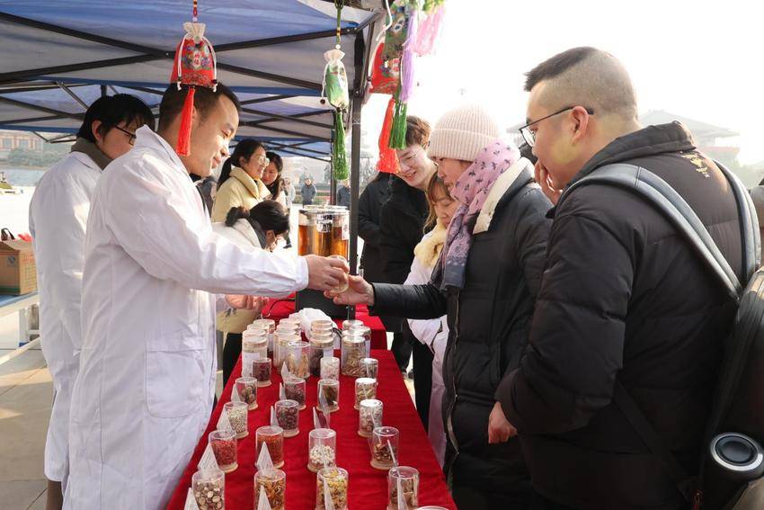 中医中药荆楚行--襄阳市中医药文化传播系列活动（枣阳站）圆满完成.docx