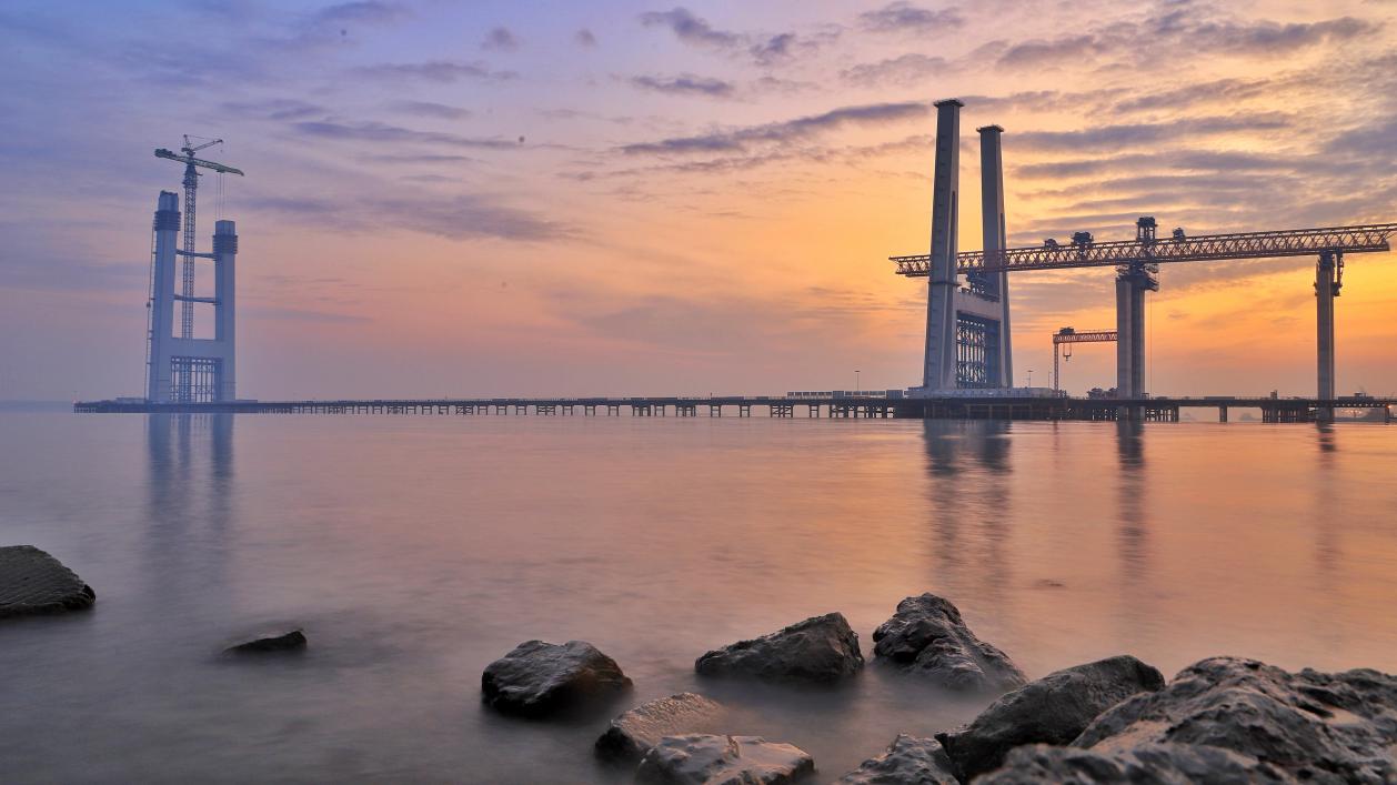 【特别策划】图见世界最高桥塔，沐浴日光拔节长高.docx