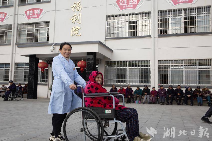 图片新闻：英山：打造“邹倩工作室”养老服务品牌(图文版）.doc