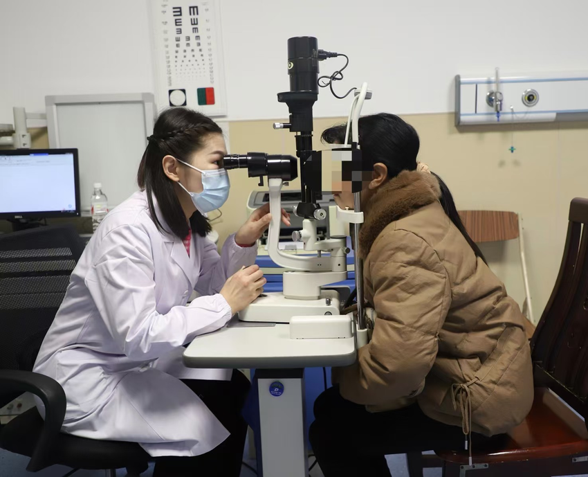 省妇联携手丹江口市妇联、f市第一医院开展“我看见·荆楚送光明”消除白内障公益项目患者集中救治暨省人民医院专家义诊科普活动1216(1).doc