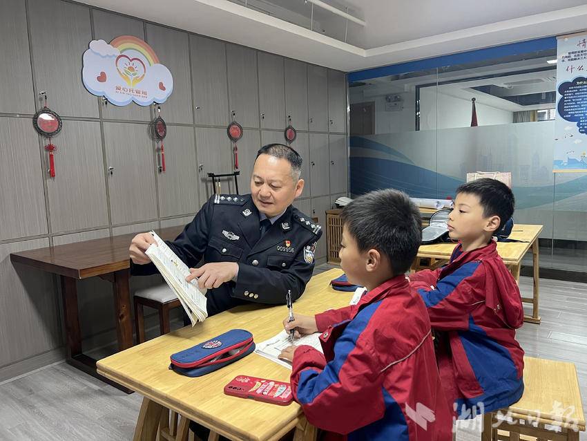 （民警提供爱心托管服务）