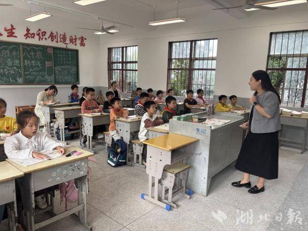 2025年秋畈雄小学教联体“课内比教学”赛课活动简报(1).docx