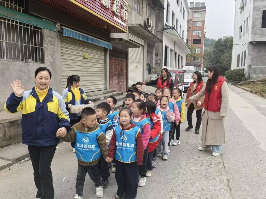 武当山特区开展社区“孝老爱亲”文明新风志愿活动.docx