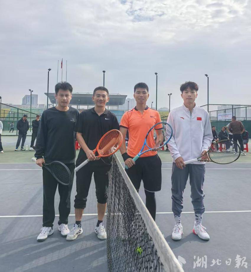 嘉鱼二中体育教师刘蓓蕾荣获咸宁市第七届职工网球比赛亚军(2).docx