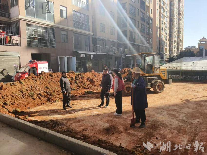 鱼岳镇小湖社区：多元共治聚合力，皇城华府焕新颜.docx