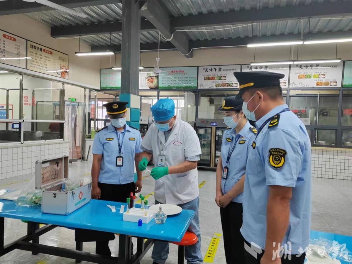 鄂州市市场监管局高考前检查食堂食品安全责任落实情况