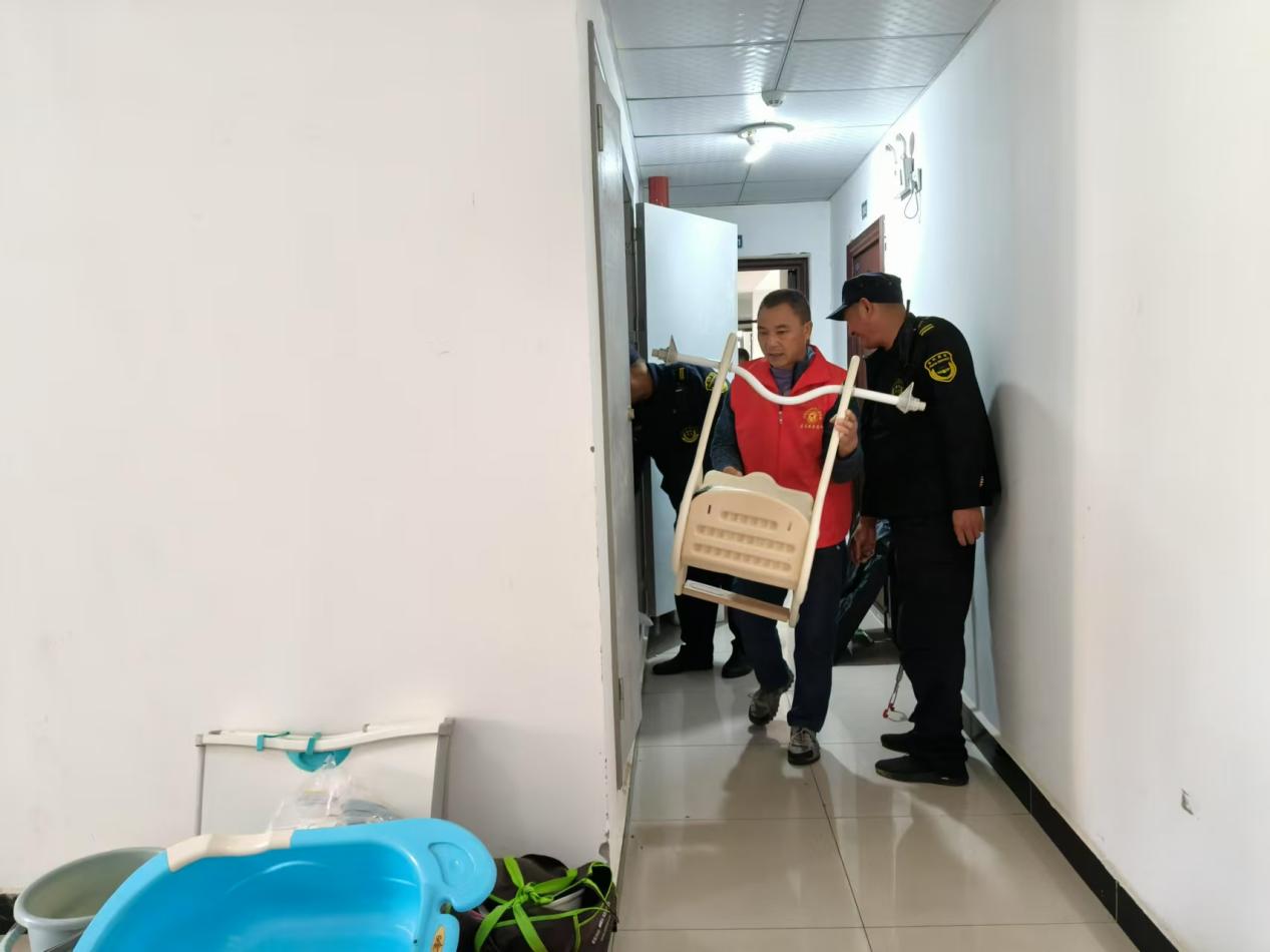 [点军街道]清楼道杂物除隐患 筑牢佳和家园安全防火墙.docx