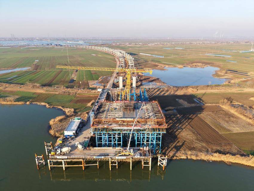 【交通强国】淮南淮河大桥塔梁固结段混凝土浇筑完成.docx