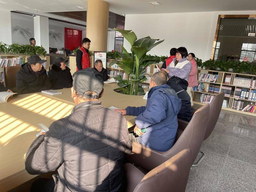 罗家桥街道开展“以书润心.以书相伴”全民阅读活动.docx