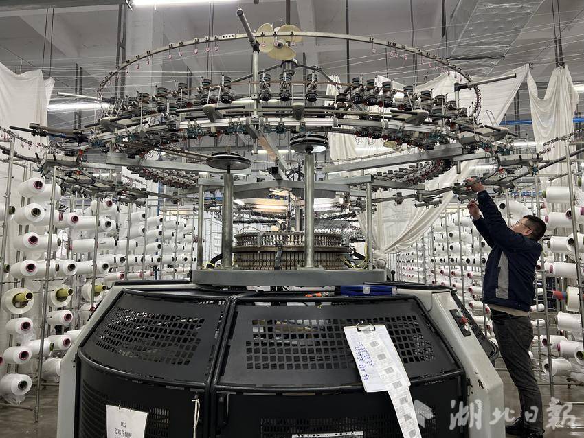 湖北嘉麟杰：按下“快进键” 加足马力赶订单(2).doc