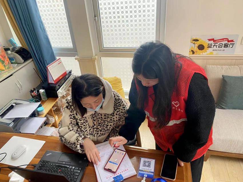 西湖社区：便民服务再升级！推广“i黄冈”，西湖社区这样做.docx