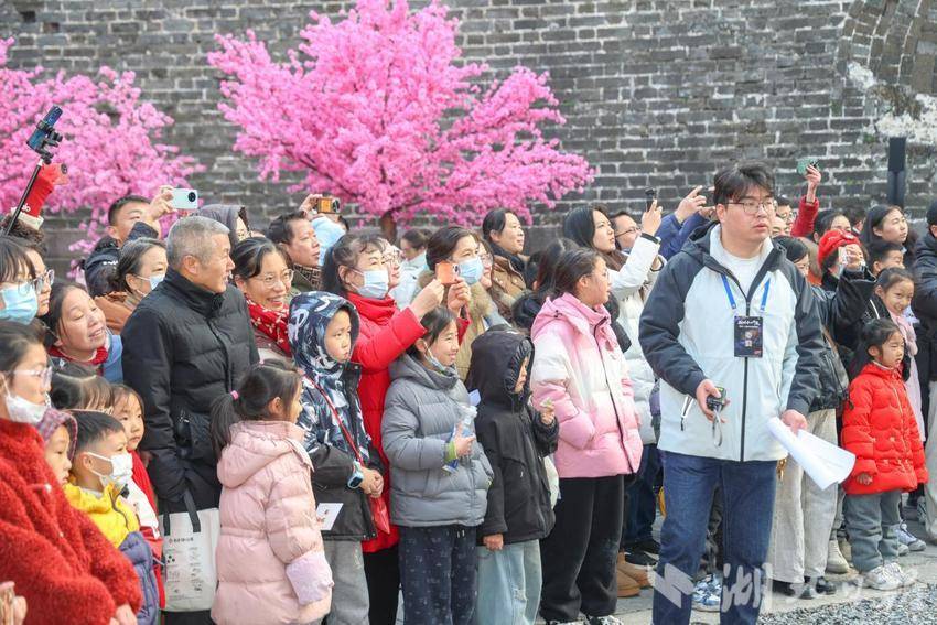 1.2西城街道：元旦文旅盛宴暖意浓 多方聚力守护平安年.docx