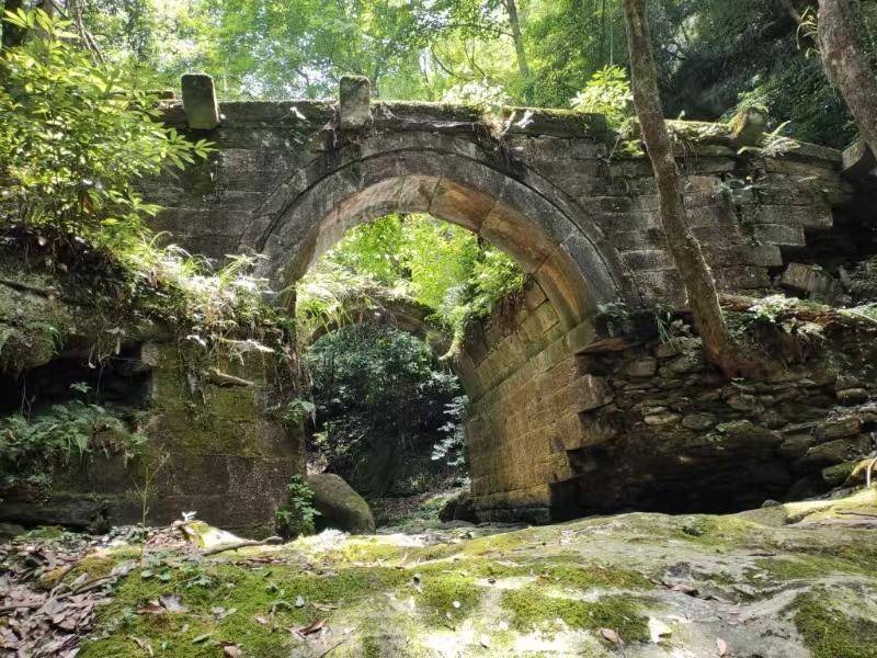 武当山建筑群竹笆桥榔梅石殿屋面保护修缮工程正式启动.docx