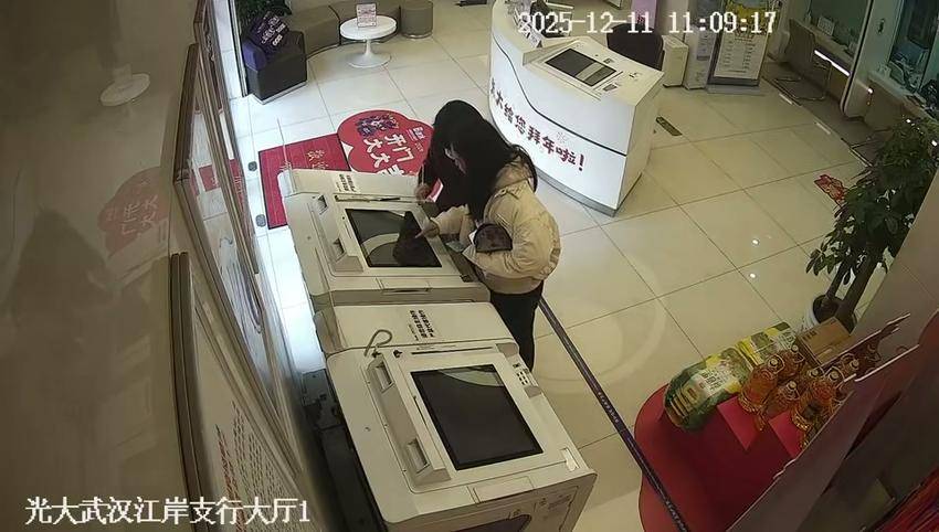 20251214 银行柜台急转“卖房款”？警银联动快速抓获涉诈人员及时拦截10.8万涉诈资金.doc