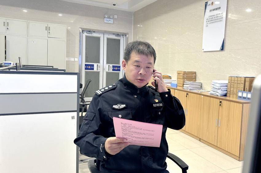 20241105“我在家摔了，速回电回家。”民警急中生智惊险拦截劝阻保住10万元血汗钱.docx