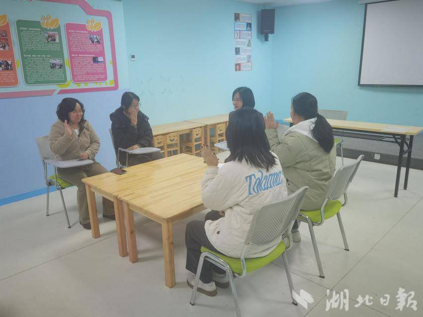 凝聚巾帼力量 嘉鱼成立“心之泉”妇女小组(2).docx