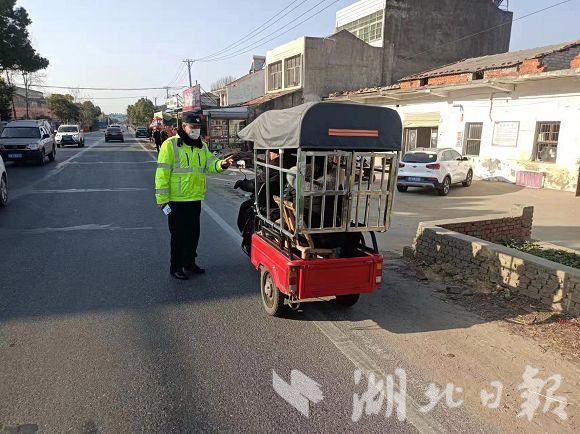 严管严控“隐形杀手”！广水交警集中开展三轮车非法载人专项整治