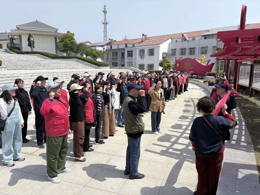 万人社区活动简报(1).docx