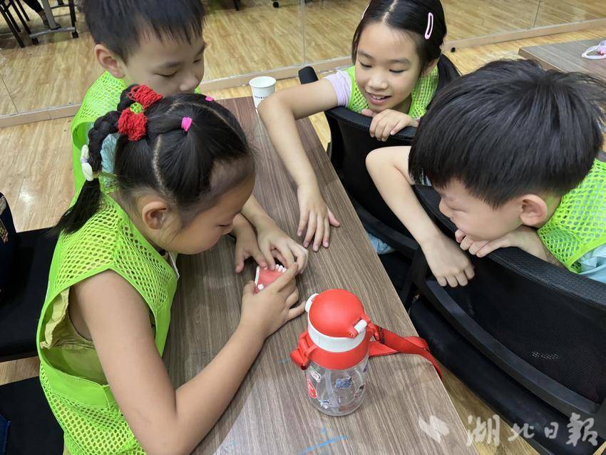 口腔健康科普进社区，青少年争当“护牙小达人”.docx